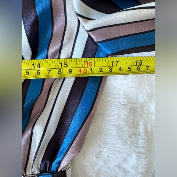 PrettyLittleThing Cropped Button Up Top - Picture 6 of 10